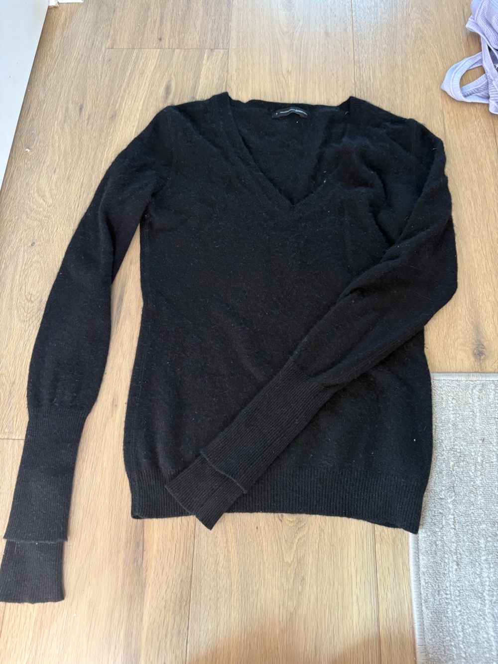 Women’s cashmere v neck